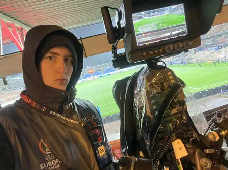 TV-kamera operaattori työssään